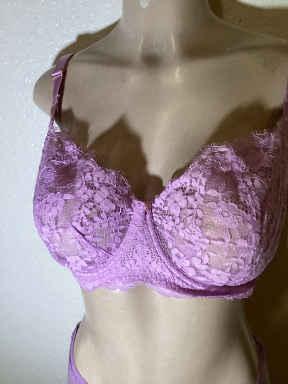Victoria's Secret Lavender Pink Lace Underwire Bra